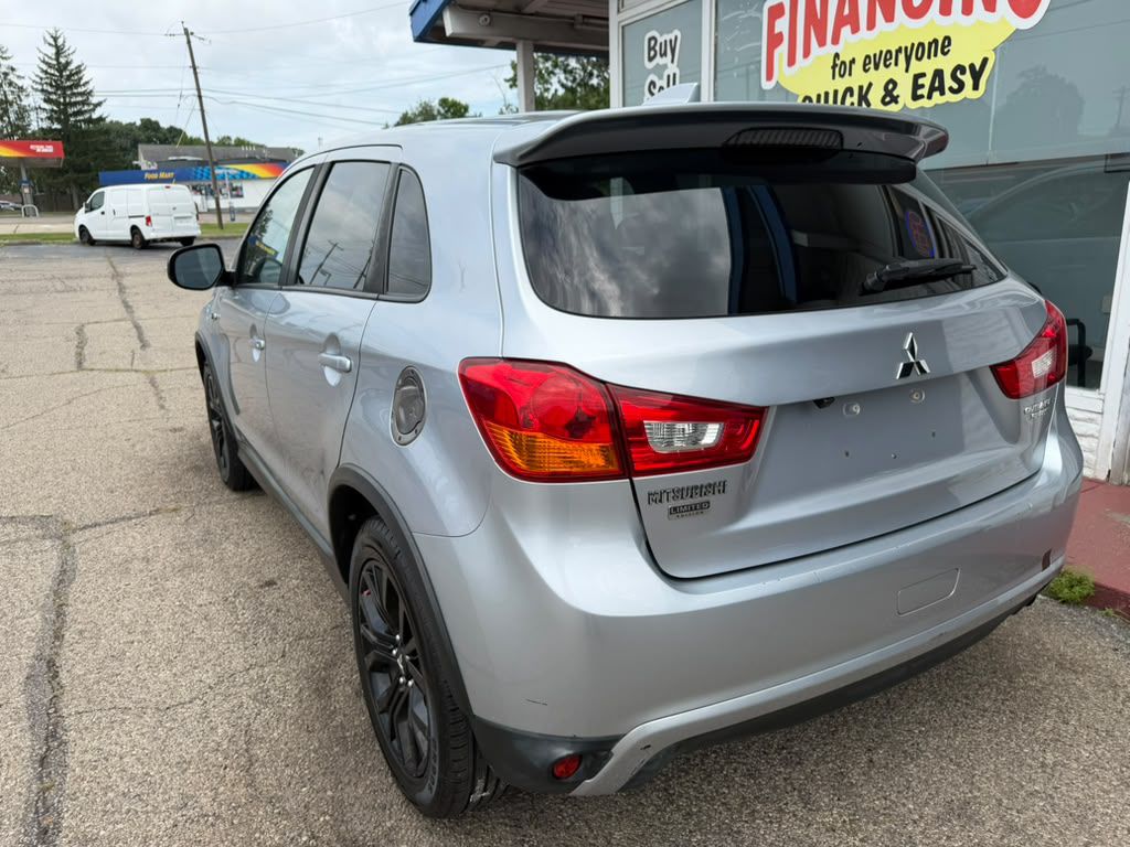 Photo 6 of this MITSUBISHI OUTLANDER SPORT