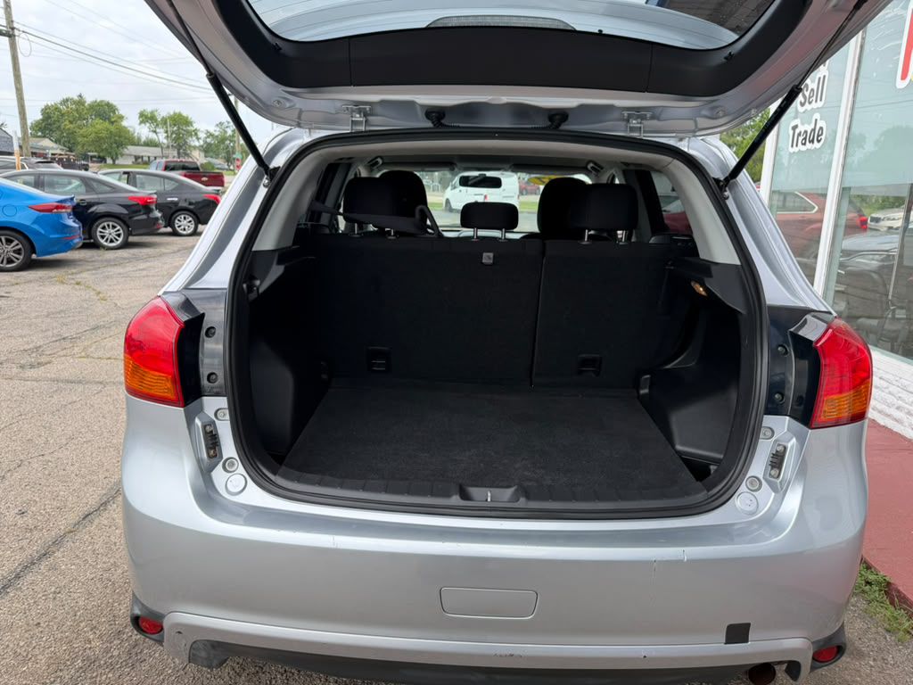Photo 8 of this MITSUBISHI OUTLANDER SPORT