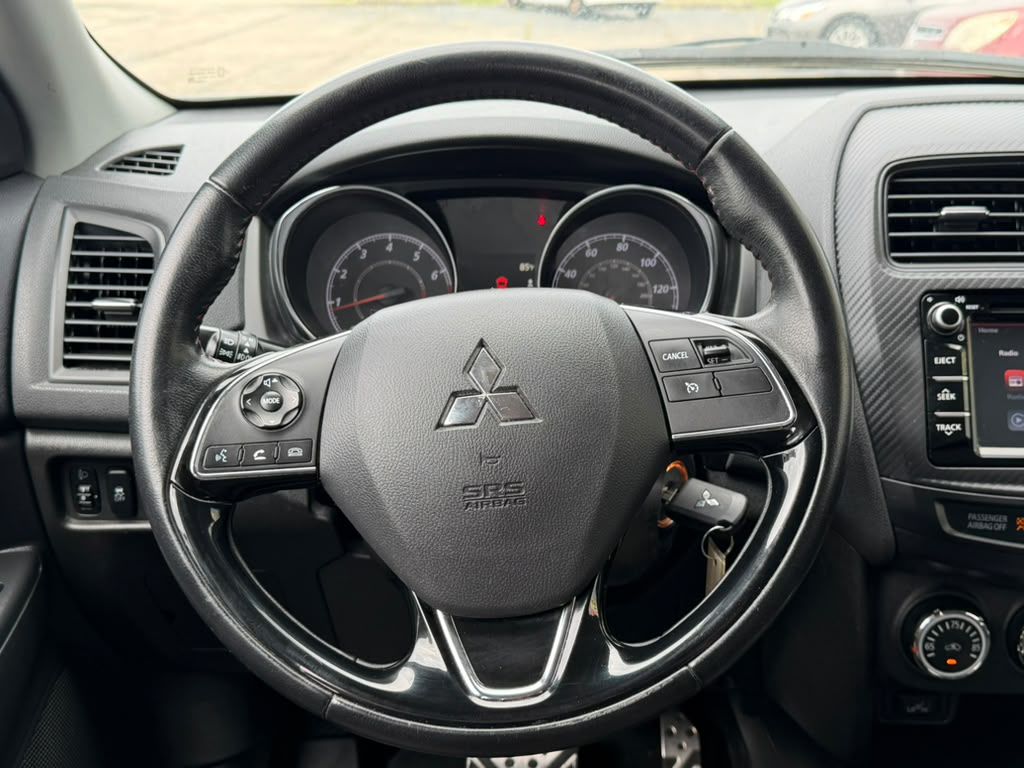 Photo 10 of this MITSUBISHI OUTLANDER SPORT