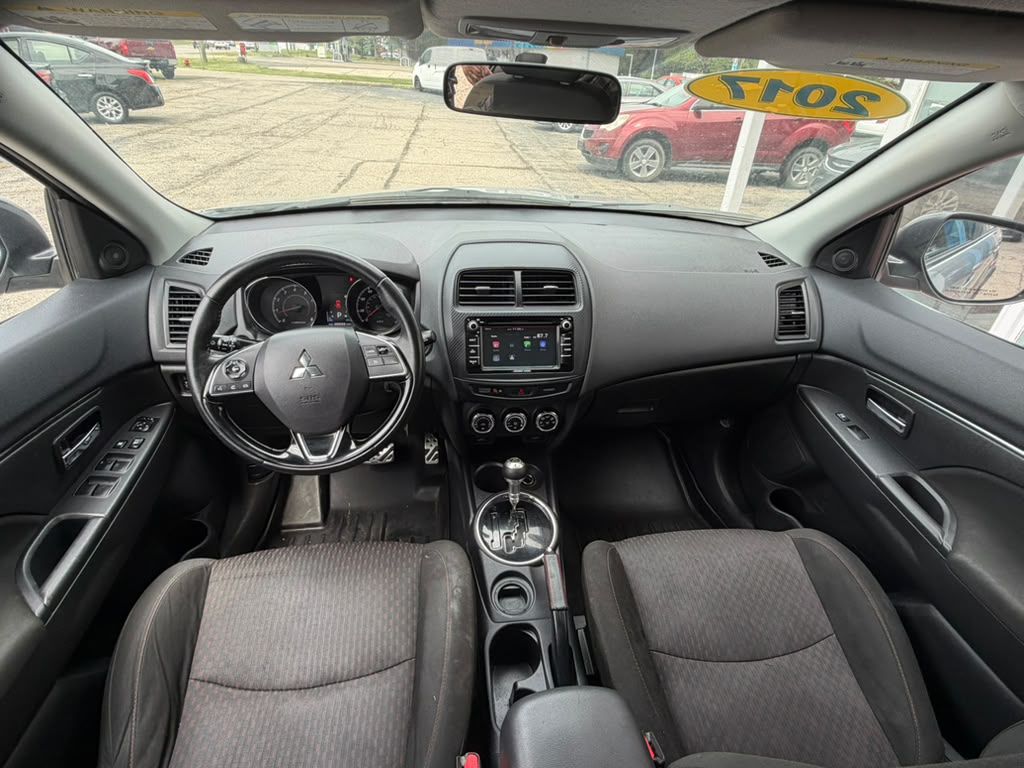 Photo 11 of this MITSUBISHI OUTLANDER SPORT