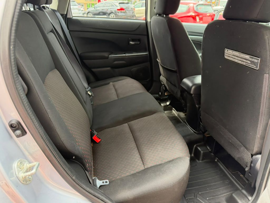 Photo 14 of this MITSUBISHI OUTLANDER SPORT