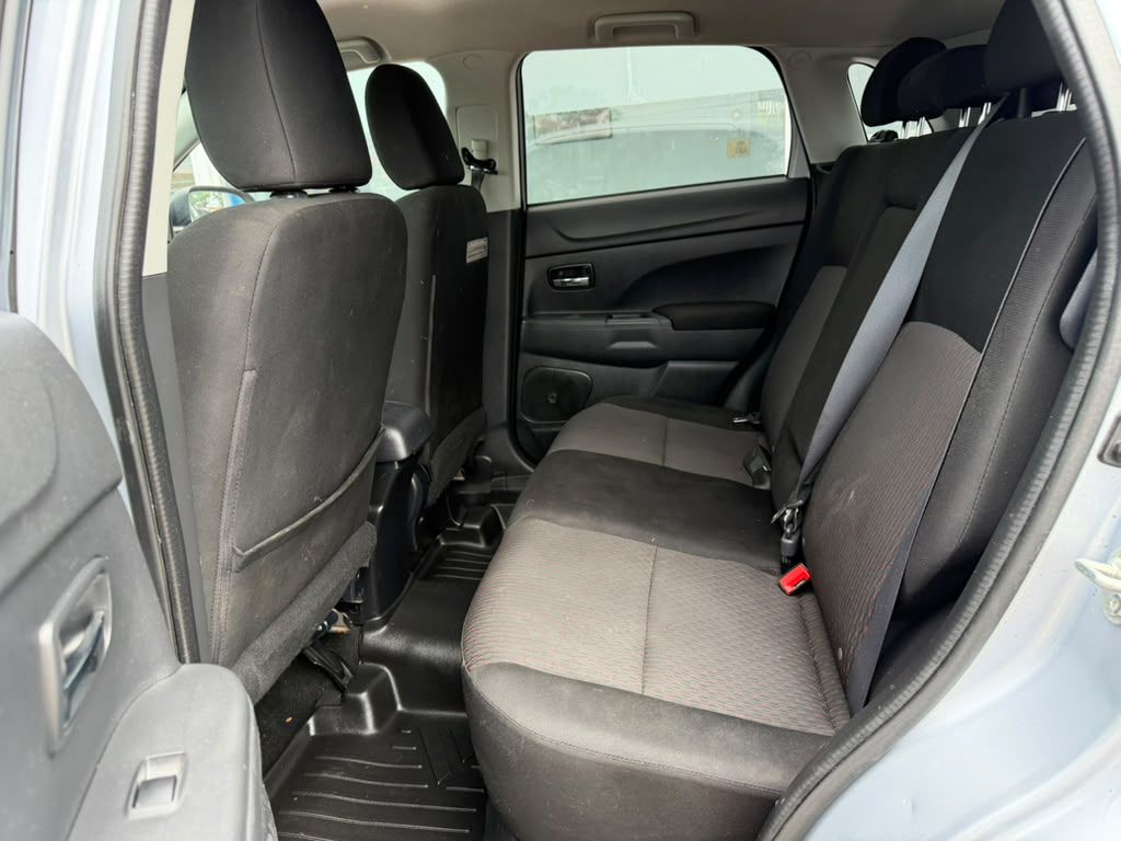 Photo 15 of this MITSUBISHI OUTLANDER SPORT