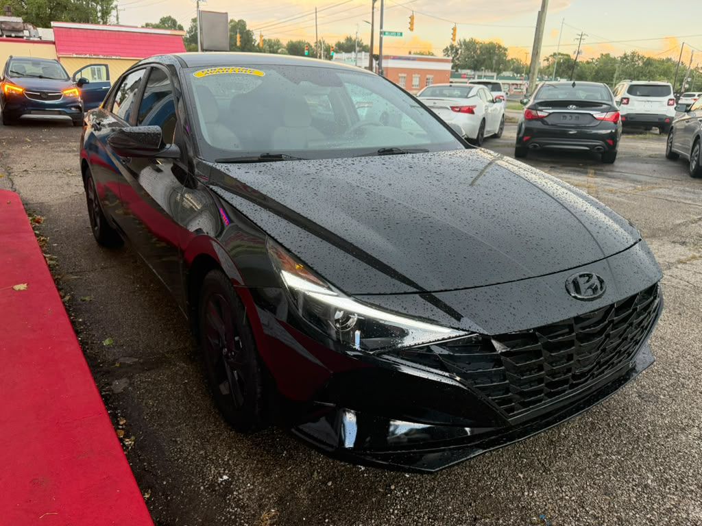 Photo 3 of this HYUNDAI ELANTRA