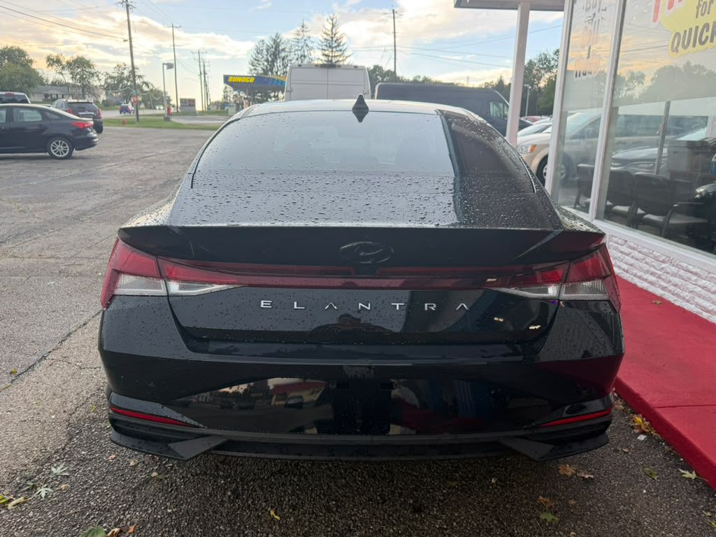 Photo 5 of this HYUNDAI ELANTRA