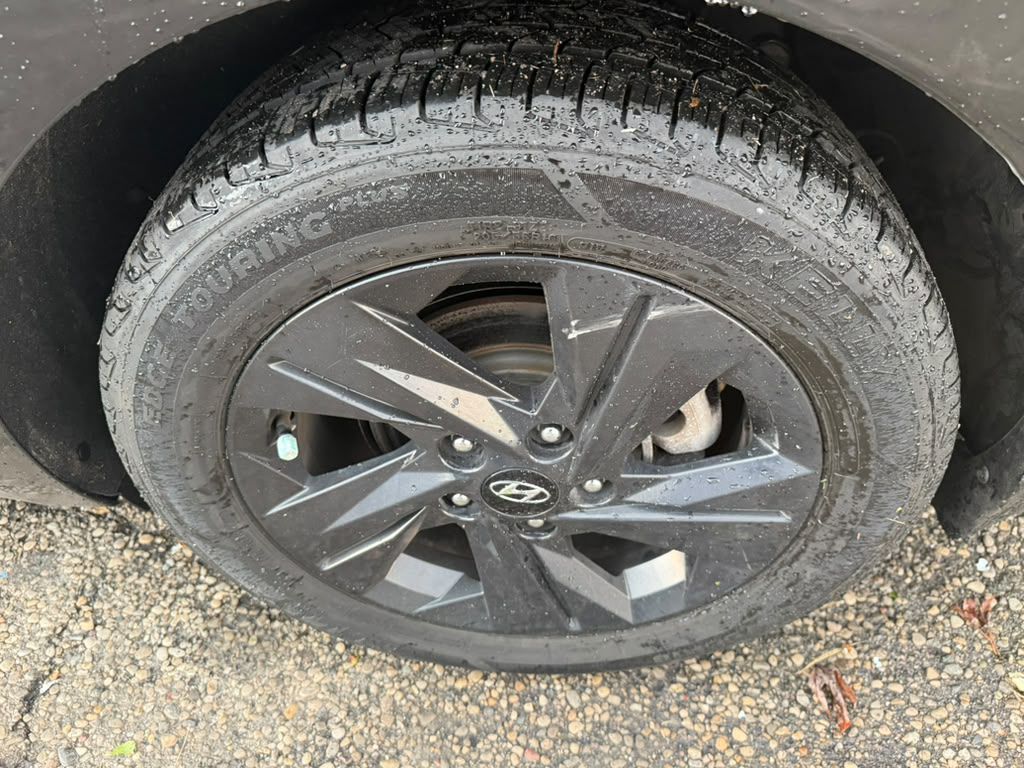 Photo 9 of this HYUNDAI ELANTRA