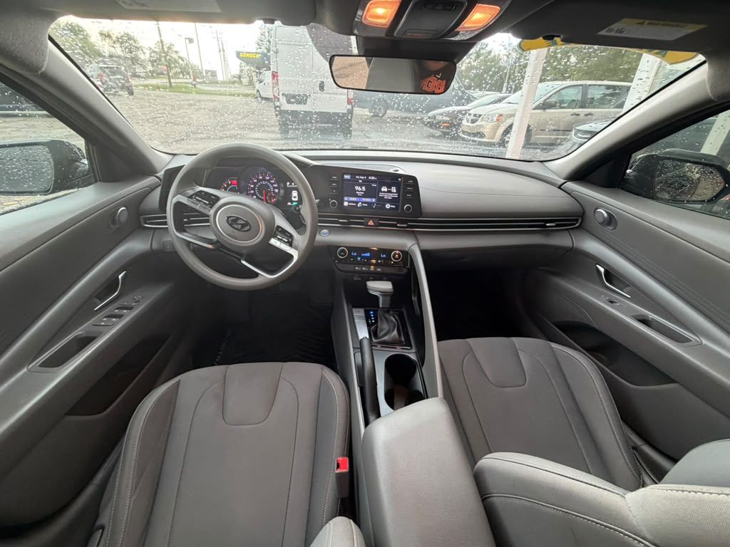 Photo 10 of this HYUNDAI ELANTRA