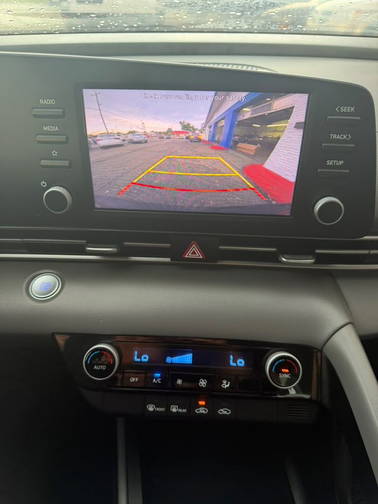 Photo 15 of this HYUNDAI ELANTRA