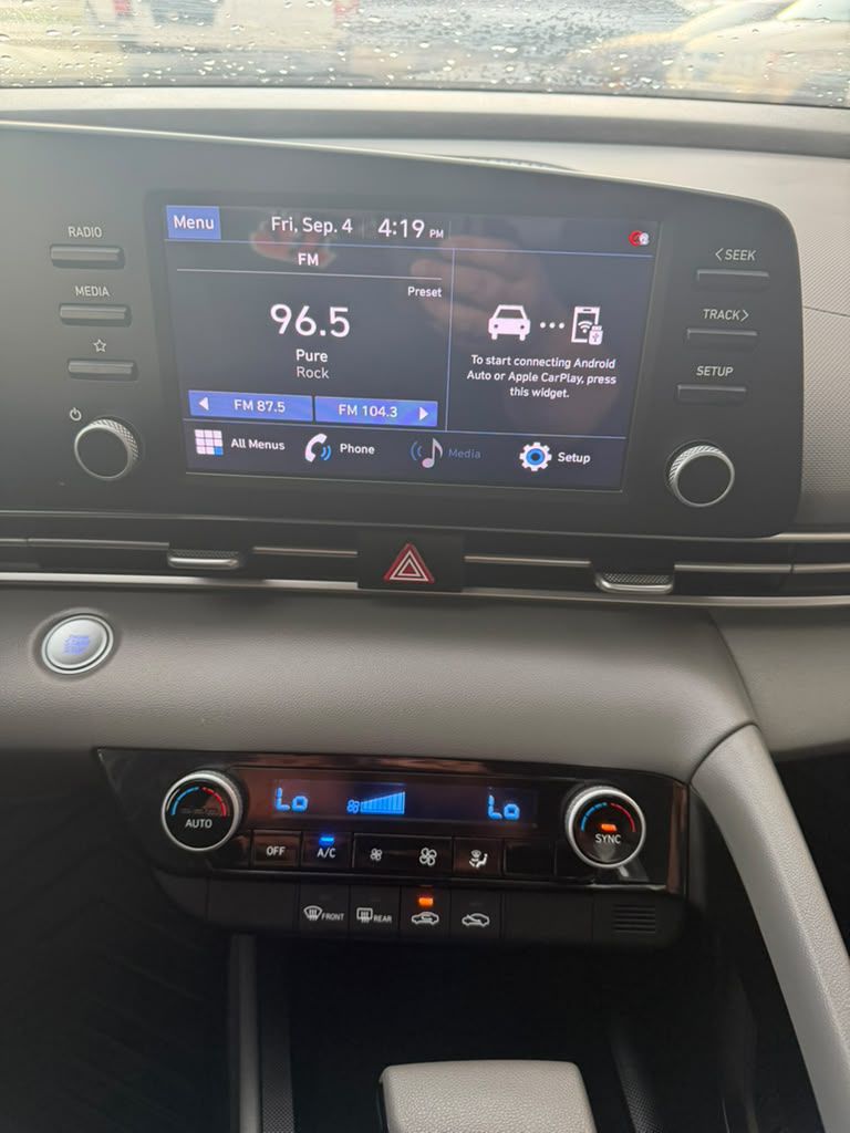 Photo 16 of this HYUNDAI ELANTRA