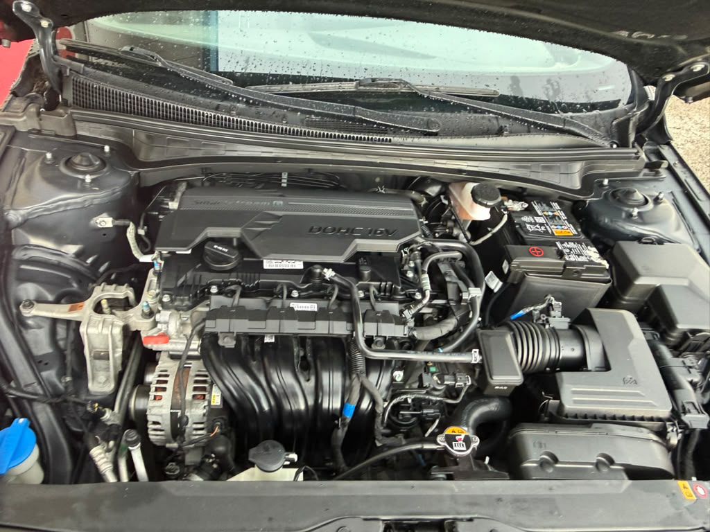 Photo 19 of this HYUNDAI ELANTRA