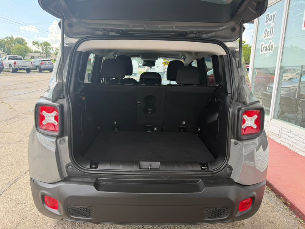 Photo 8 of this JEEP RENEGADE