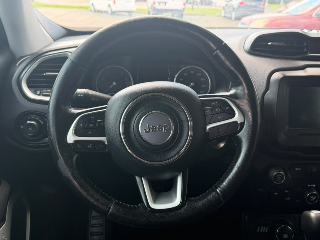 Photo 10 of this JEEP RENEGADE