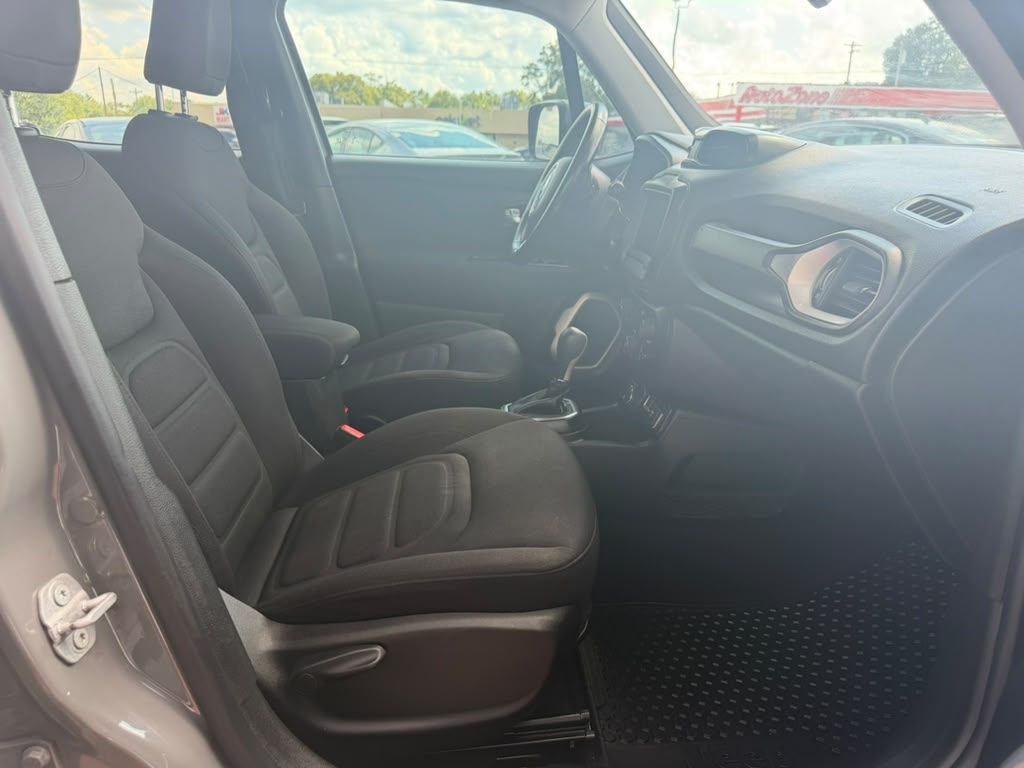 Photo 12 of this JEEP RENEGADE