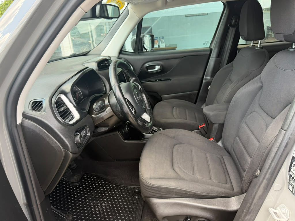 Photo 13 of this JEEP RENEGADE