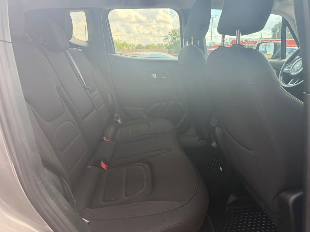 Photo 14 of this JEEP RENEGADE