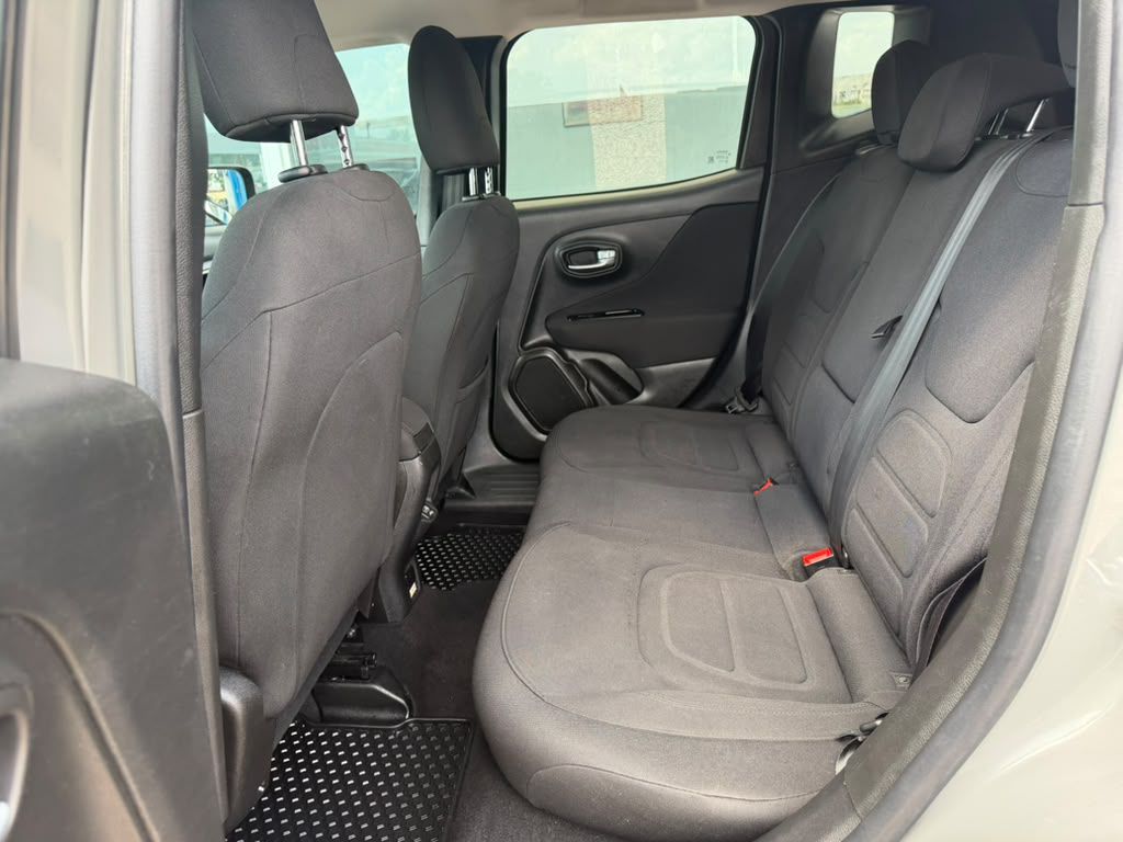 Photo 15 of this JEEP RENEGADE