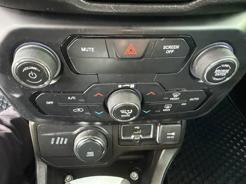 Photo 17 of this JEEP RENEGADE