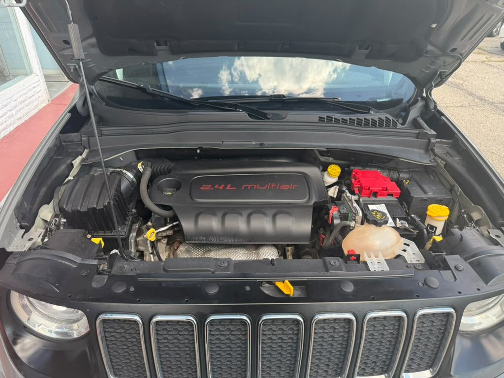 Photo 20 of this JEEP RENEGADE