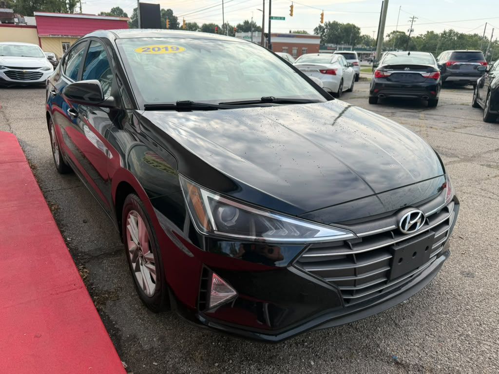 Photo 3 of this HYUNDAI ELANTRA