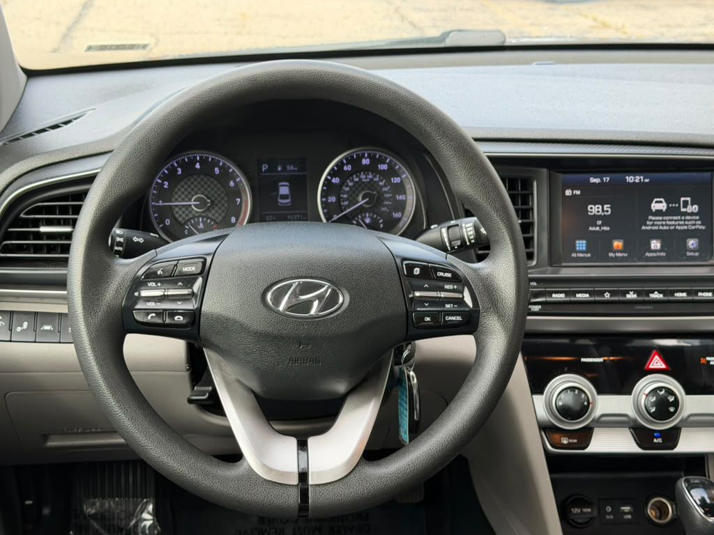 Photo 10 of this HYUNDAI ELANTRA