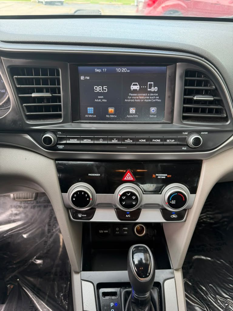 Photo 15 of this HYUNDAI ELANTRA
