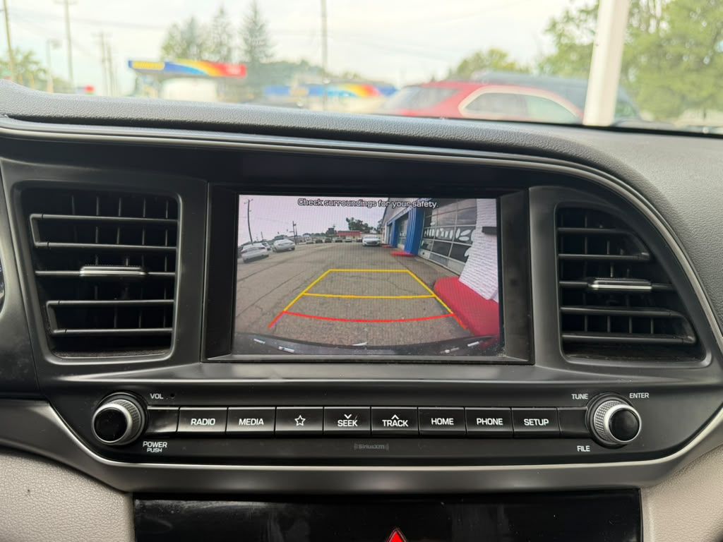 Photo 16 of this HYUNDAI ELANTRA