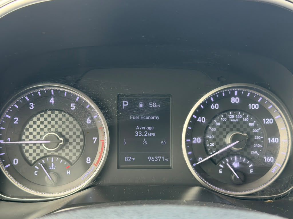 Photo 17 of this HYUNDAI ELANTRA