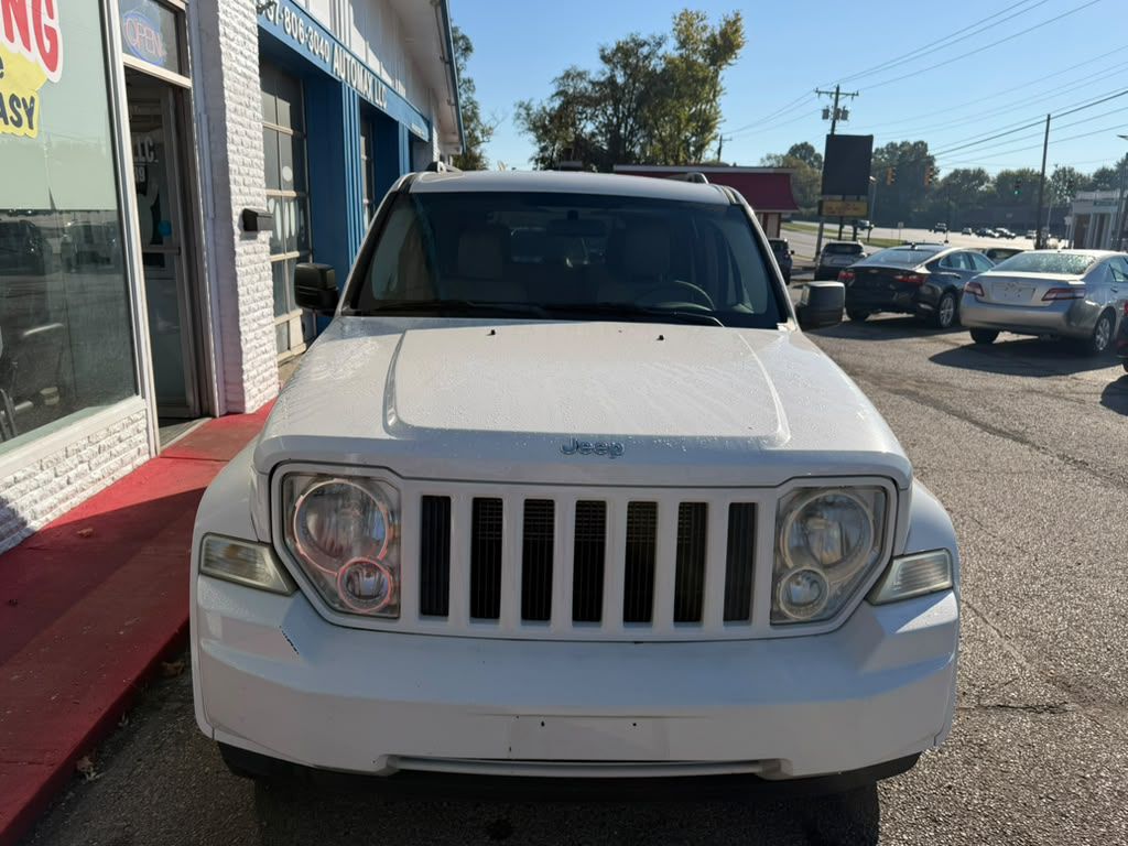 Photo 2 of this JEEP LIBERTY