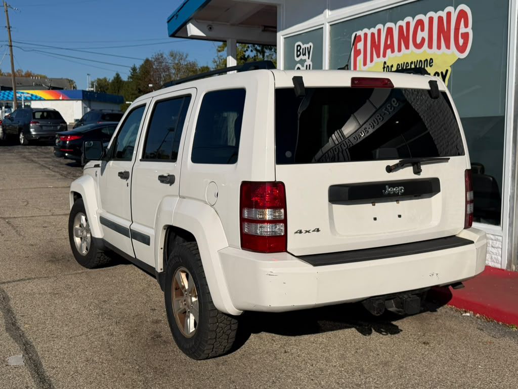 Photo 6 of this JEEP LIBERTY