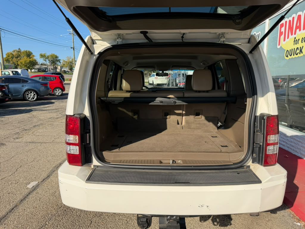 Photo 9 of this JEEP LIBERTY