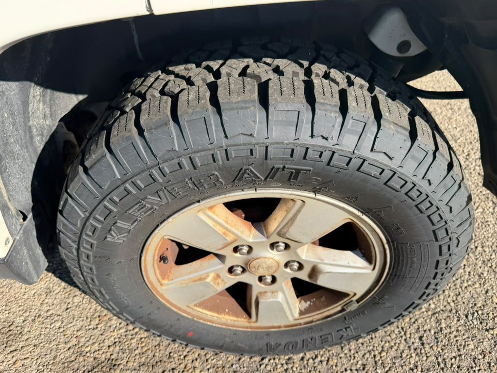 Photo 10 of this JEEP LIBERTY