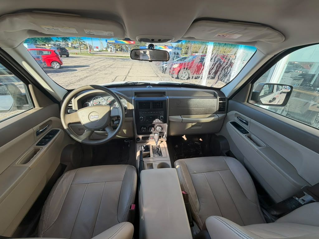 Photo 12 of this JEEP LIBERTY
