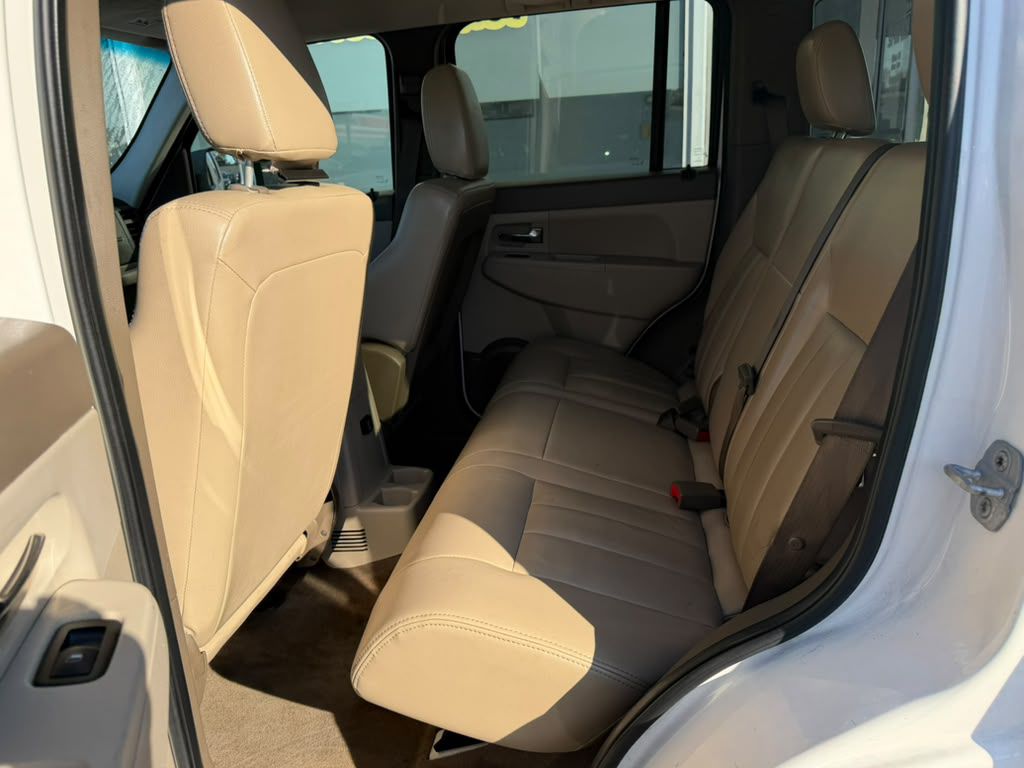 Photo 15 of this JEEP LIBERTY