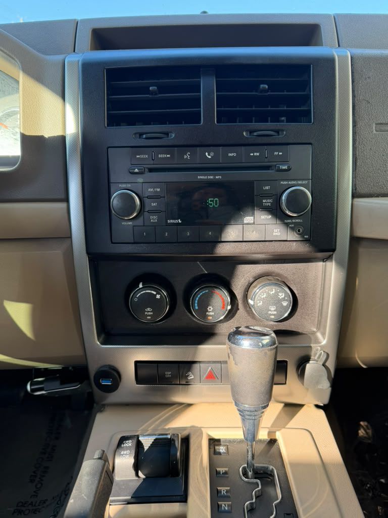 Photo 16 of this JEEP LIBERTY