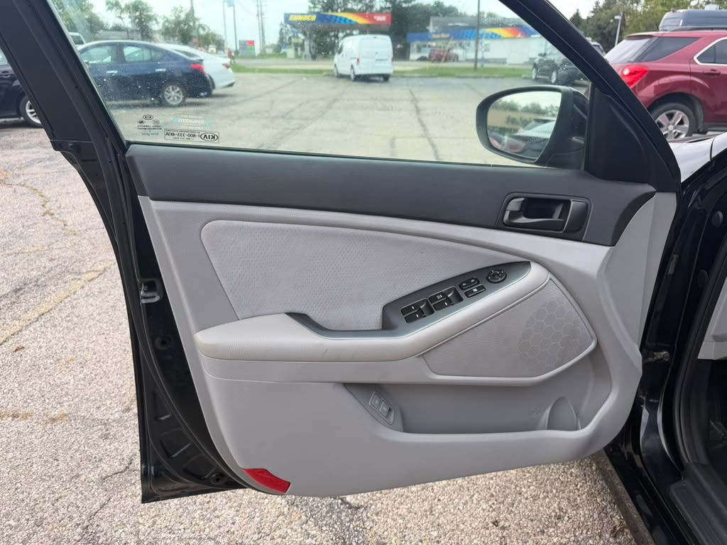 Photo 21 of this KIA OPTIMA