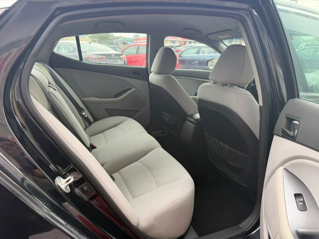 Photo 14 of this KIA OPTIMA
