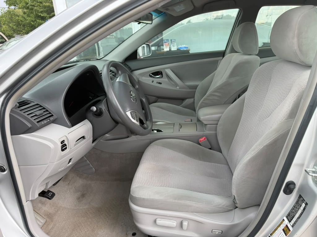 Photo 12 of this TOYOTA CAMRY