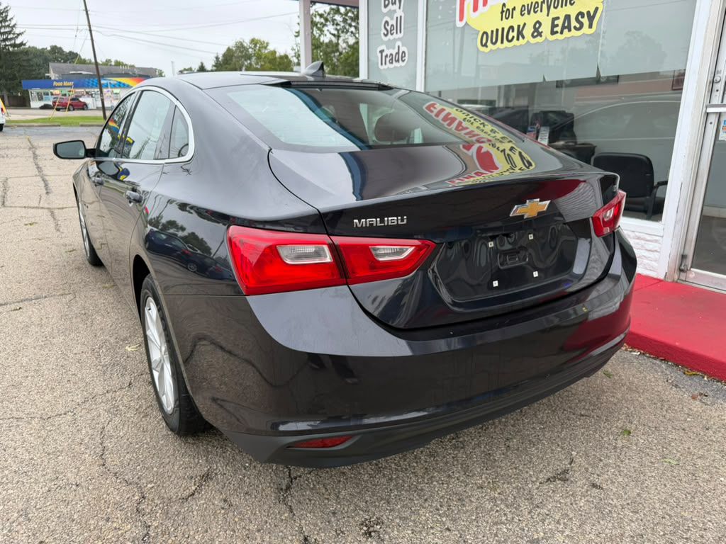 Photo 6 of this CHEVROLET MALIBU