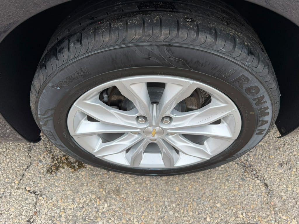 Photo 9 of this CHEVROLET MALIBU