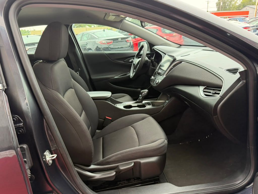 Photo 12 of this CHEVROLET MALIBU