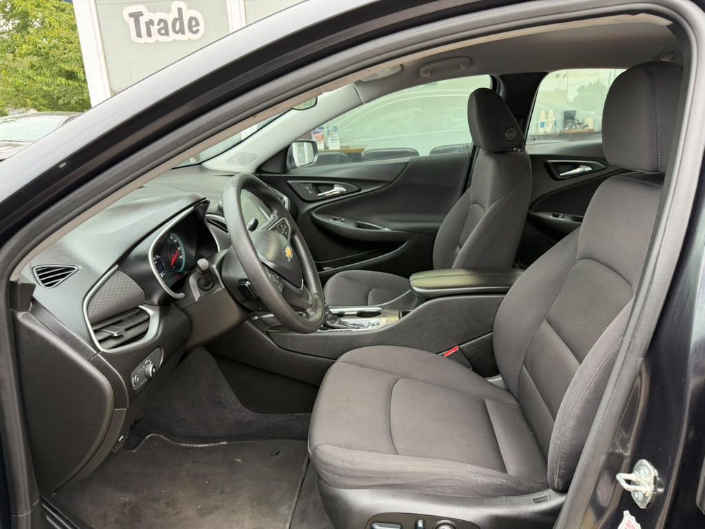 Photo 13 of this CHEVROLET MALIBU
