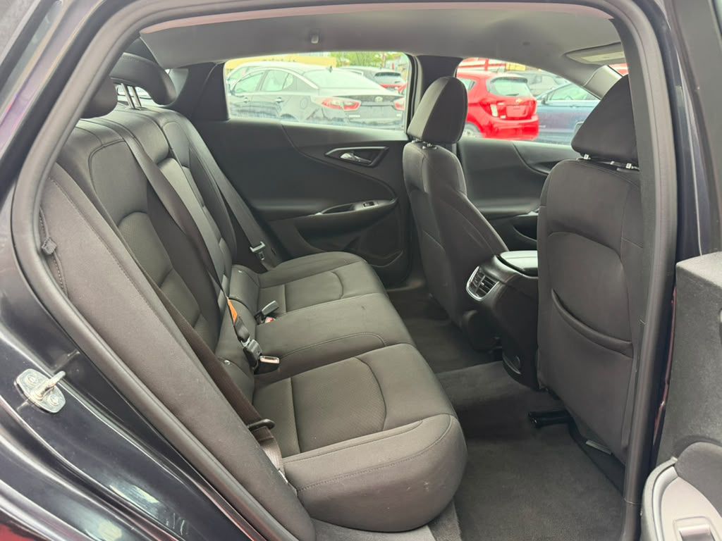 Photo 14 of this CHEVROLET MALIBU