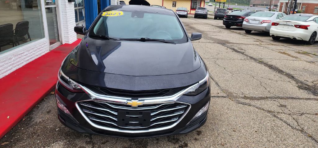 Photo 2 of this CHEVROLET MALIBU