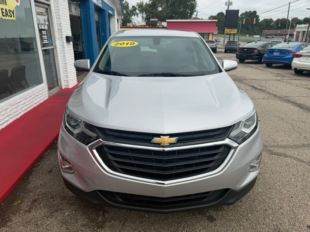 Photo 2 of this CHEVROLET EQUINOX