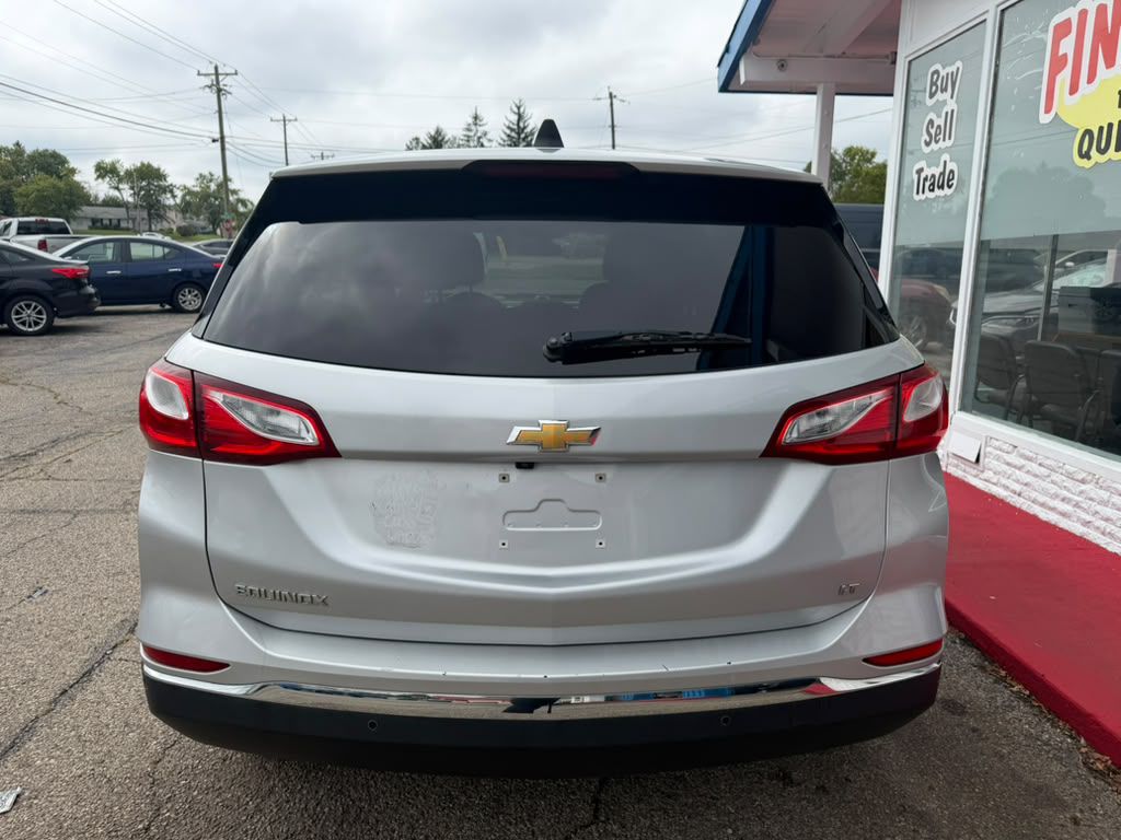 Photo 5 of this CHEVROLET EQUINOX
