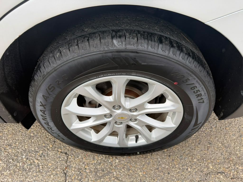 Photo 9 of this CHEVROLET EQUINOX