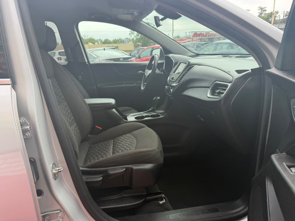 Photo 12 of this CHEVROLET EQUINOX
