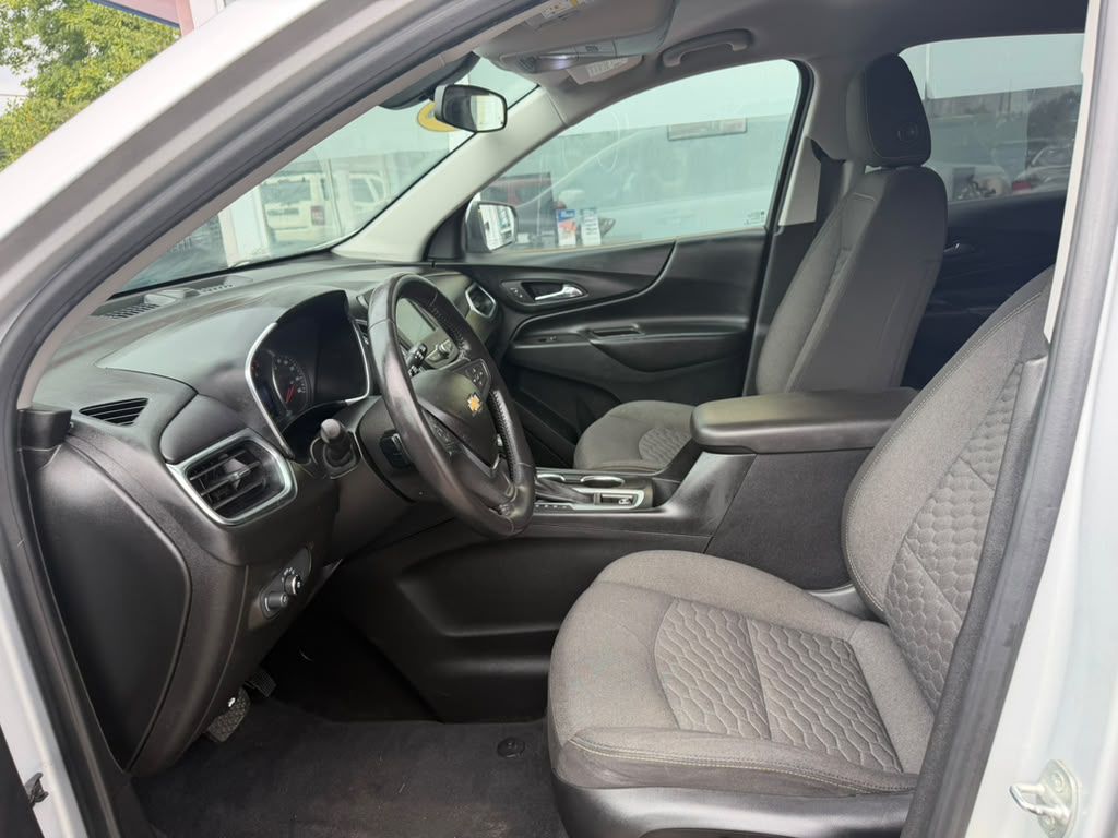 Photo 13 of this CHEVROLET EQUINOX