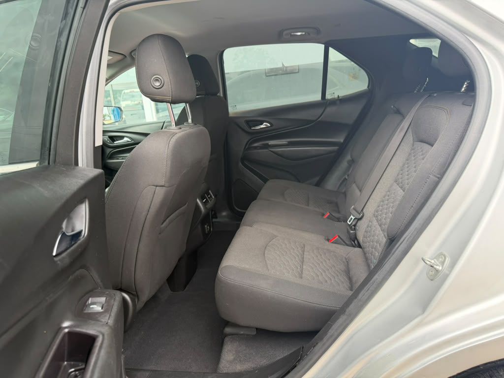 Photo 14 of this CHEVROLET EQUINOX
