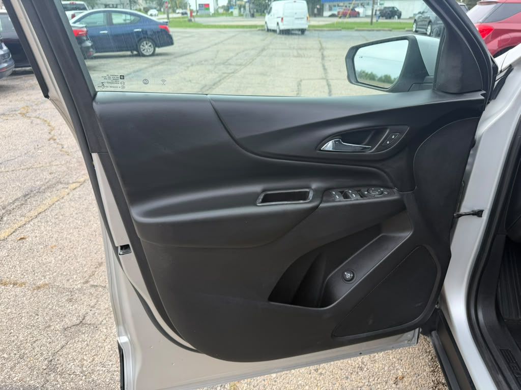Photo 19 of this CHEVROLET EQUINOX