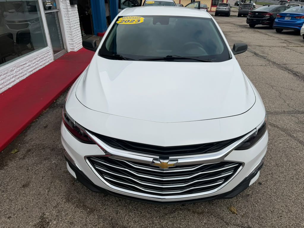 Photo 2 of this CHEVROLET MALIBU